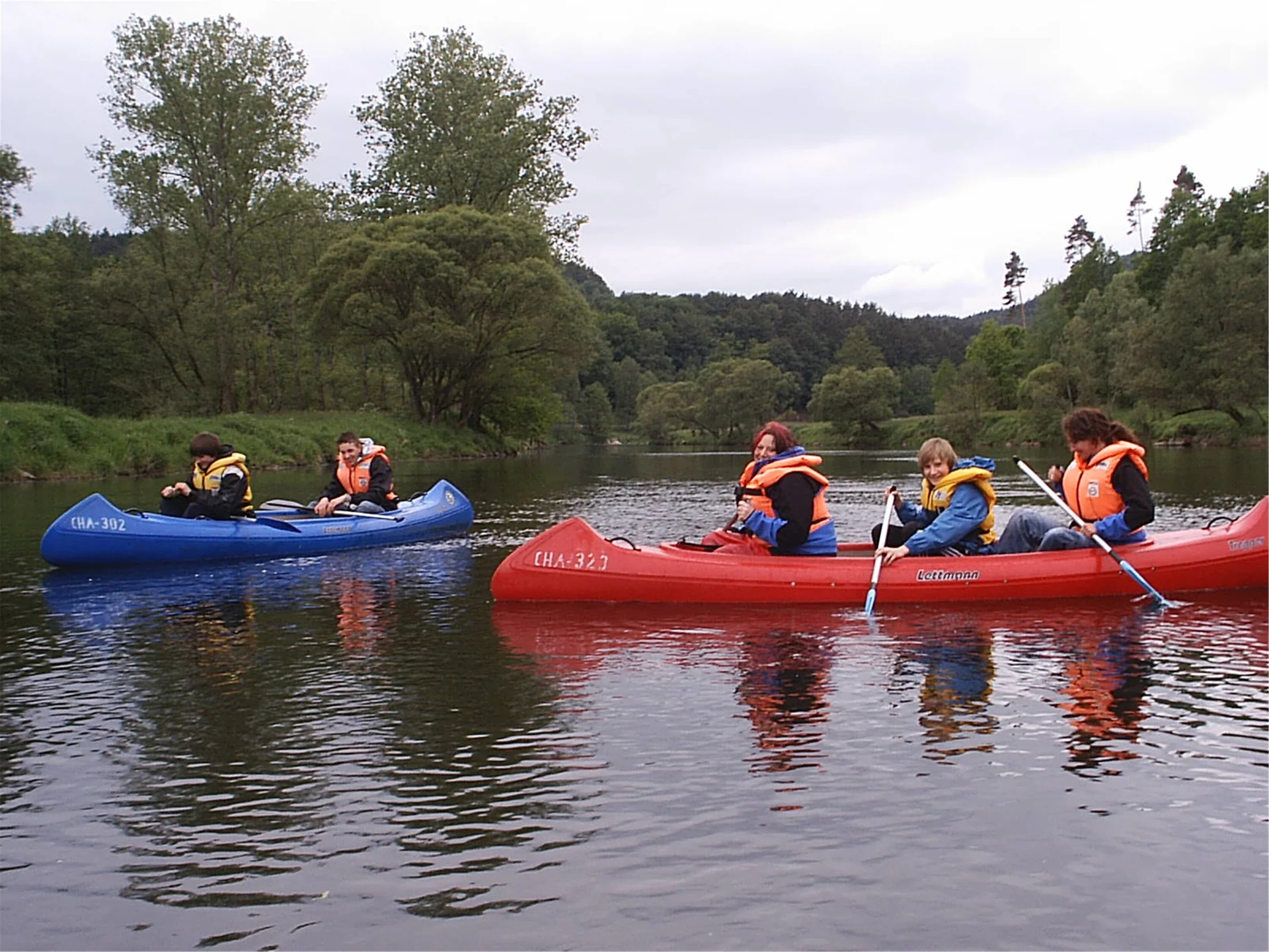 „Wandern“ auf den Wellen des Regenflusses | © Dambeck Michaela
