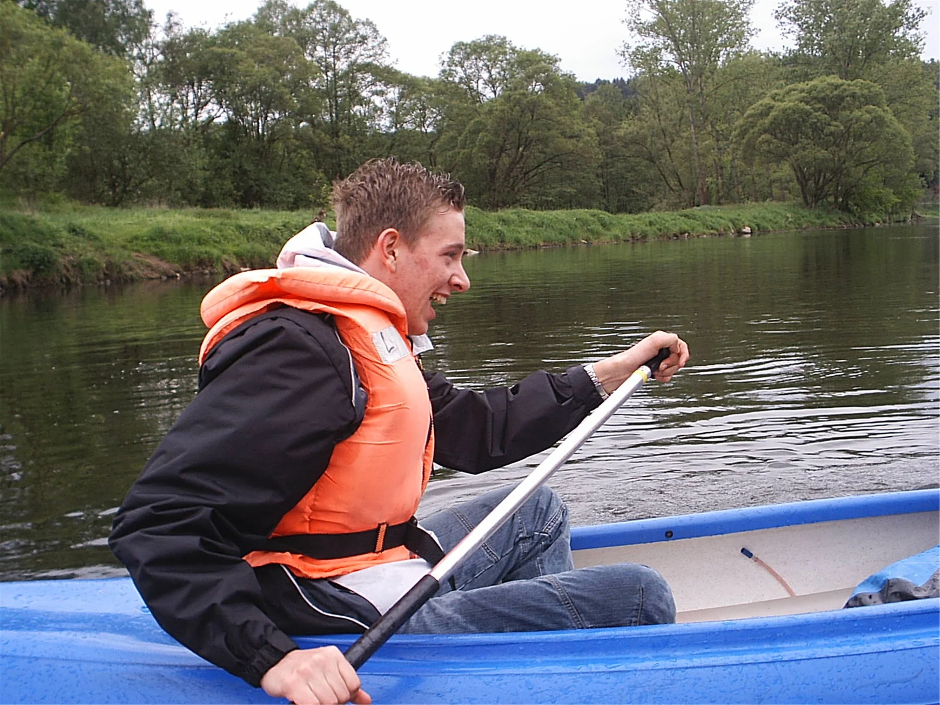 „Wandern“ auf den Wellen des Regenflusses | © Dambeck Michaela