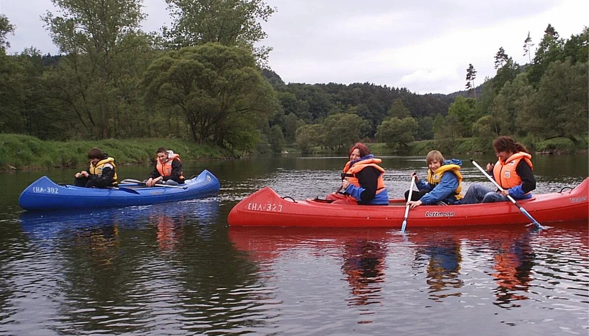„Wandern“ auf den Wellen des Regenflusses | © Dambeck Michaela