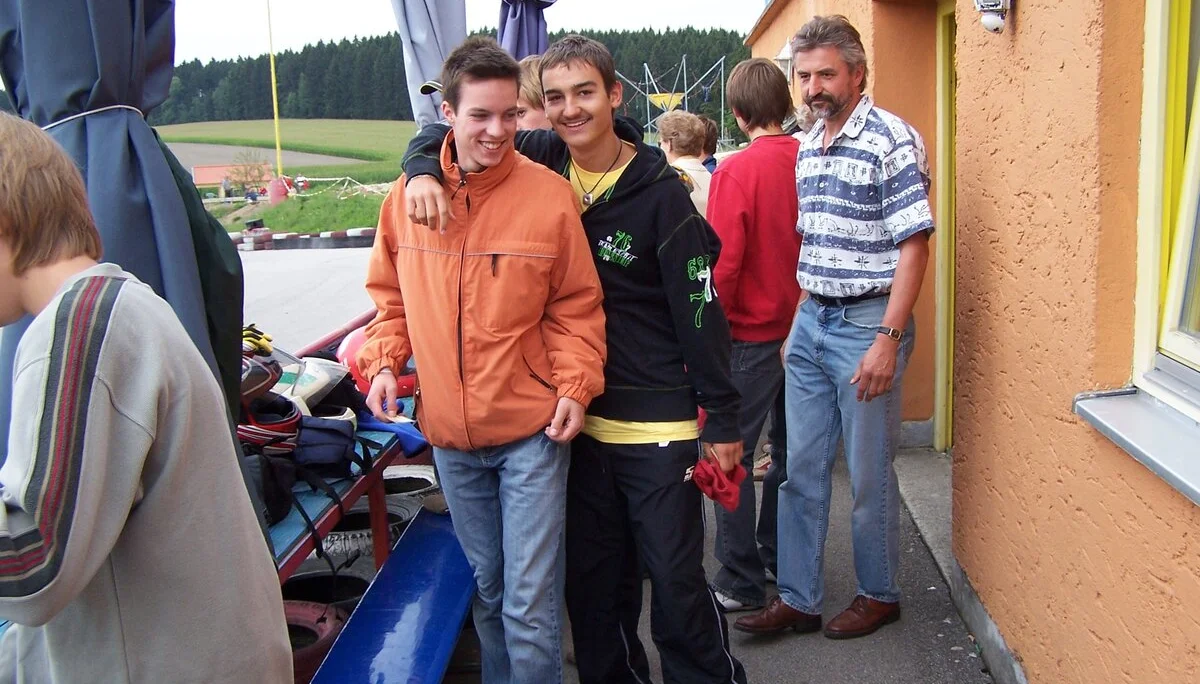 Jugendgruppe auf der Kartbahn | © Dambeck Micheala