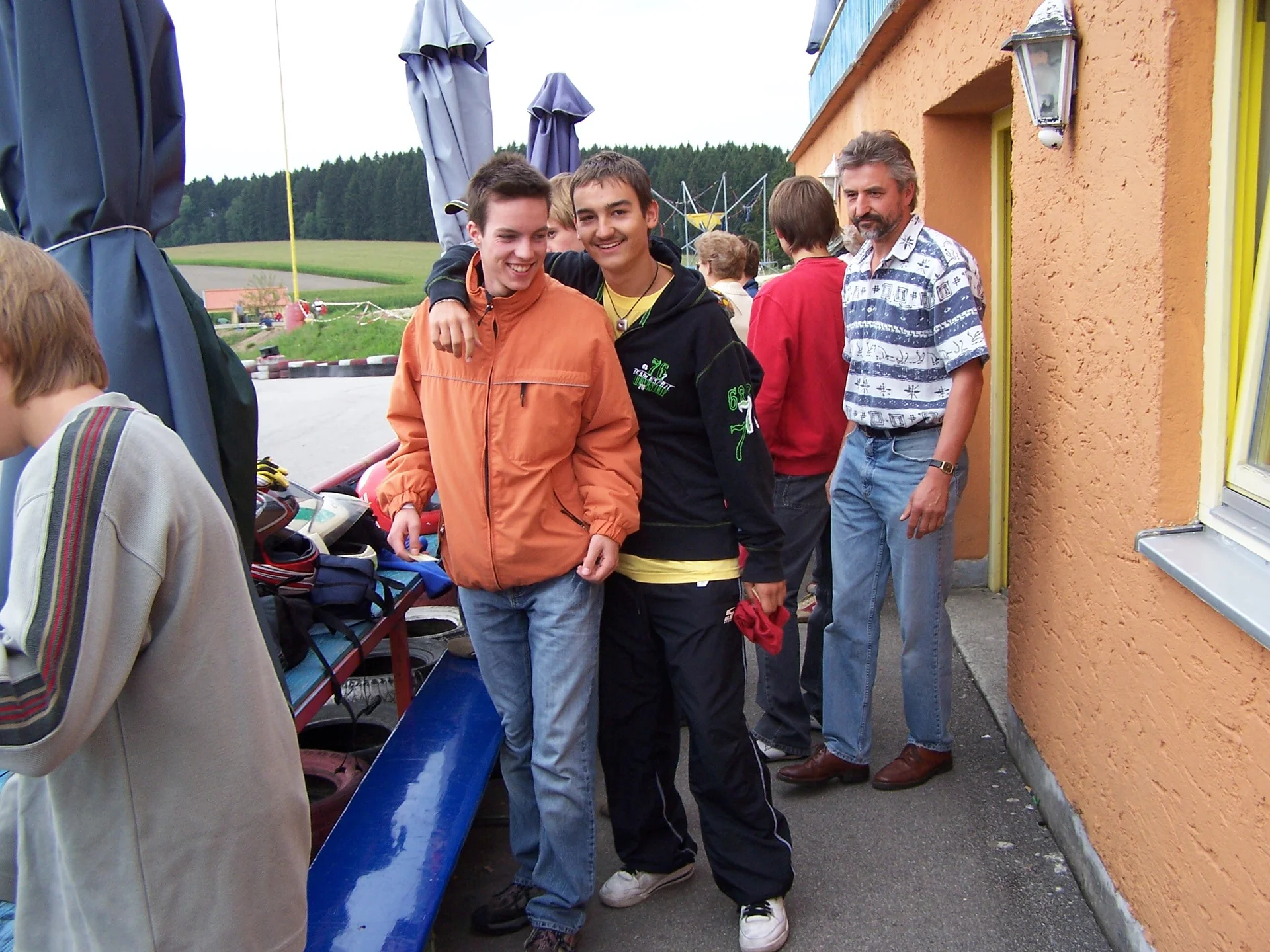 Jugendgruppe auf der Kartbahn | © Dambeck Micheala