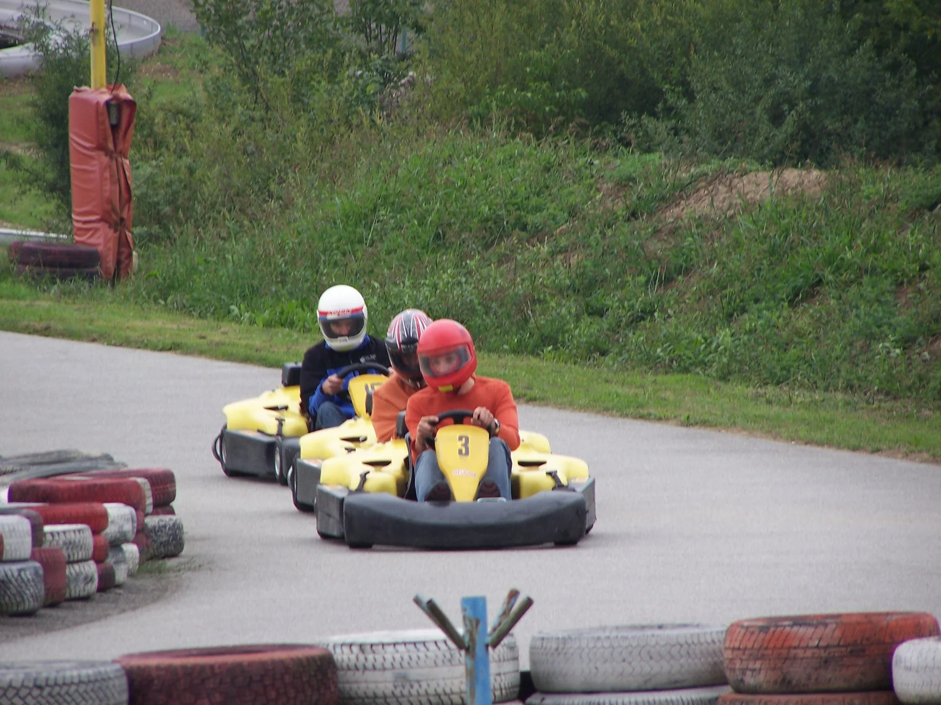Jugendgruppe auf der Kartbahn | © Dambeck Micheala