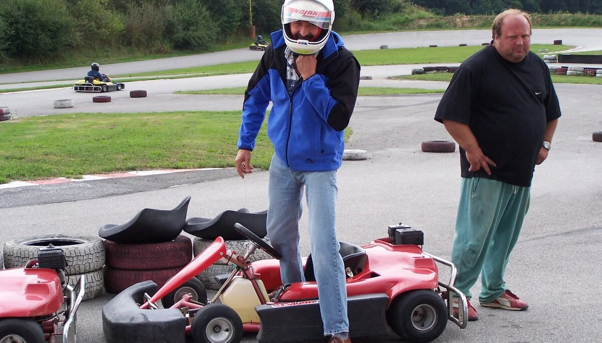 Jugendgruppe auf der Kartbahn | © Dambeck Micheala