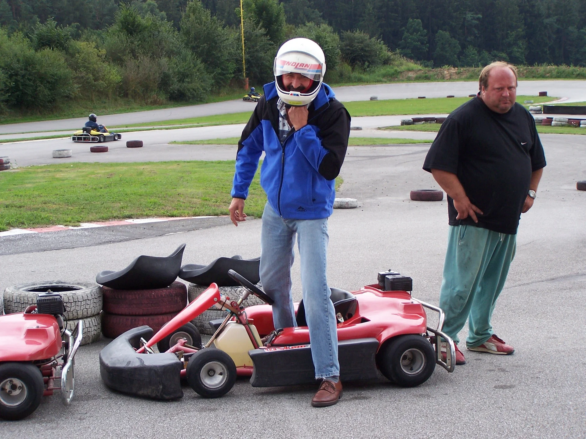 Jugendgruppe auf der Kartbahn | © Dambeck Micheala