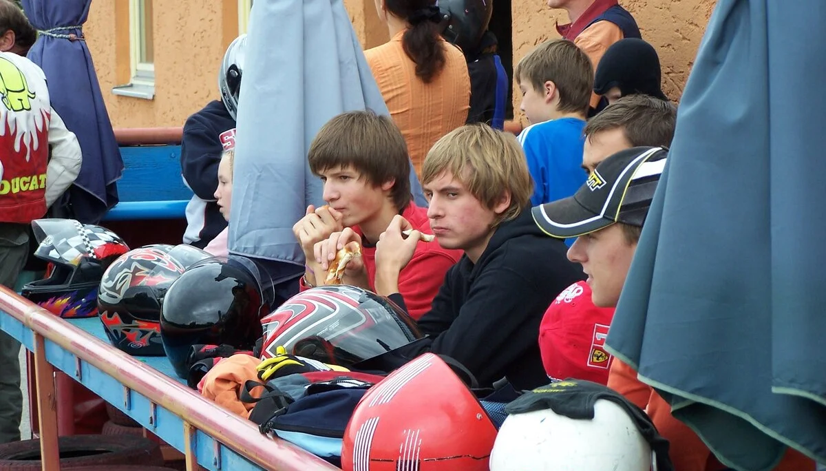Jugendgruppe auf der Kartbahn | © Dambeck Micheala