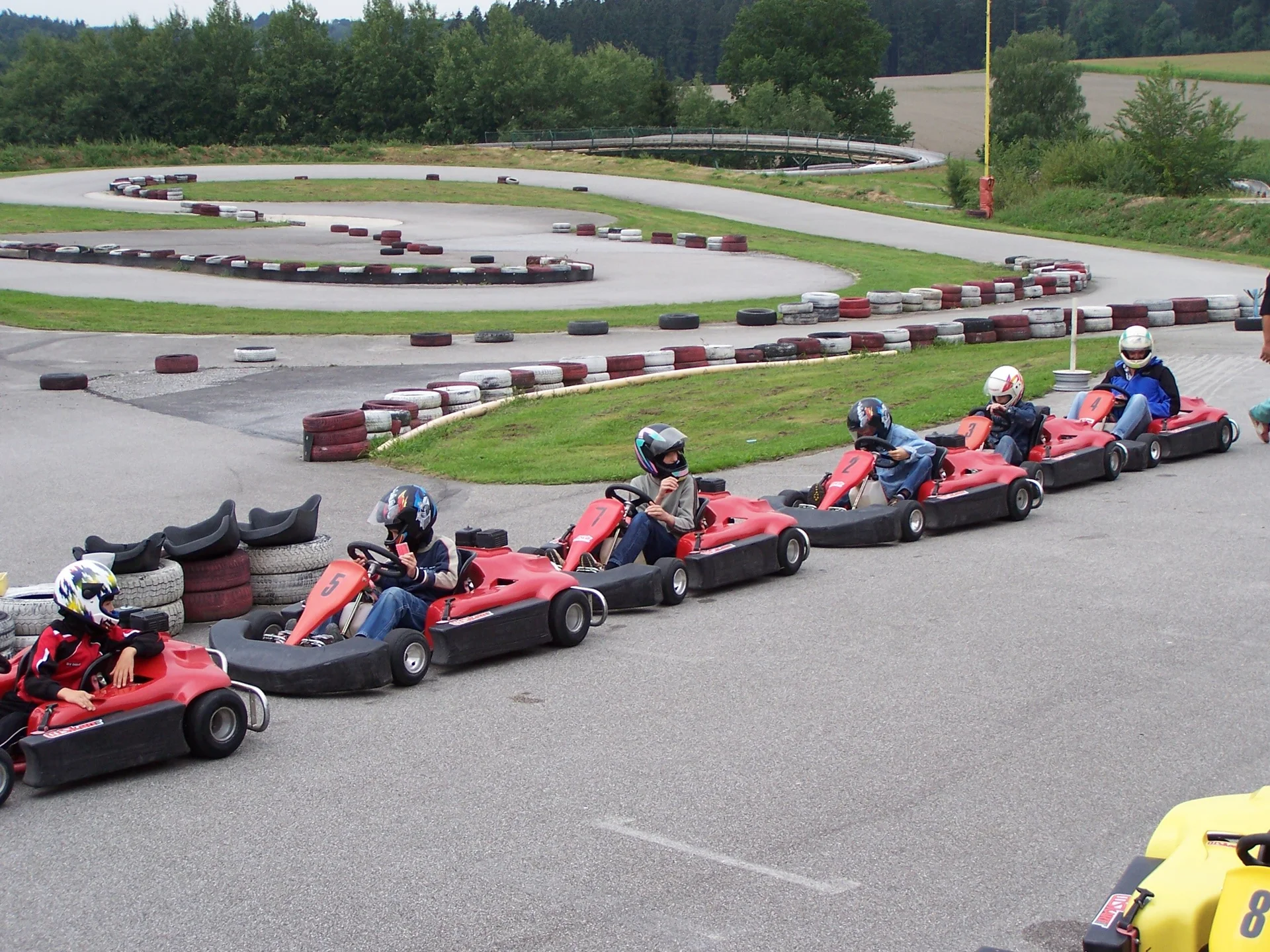 Jugendgruppe auf der Kartbahn | © Dambeck Micheala