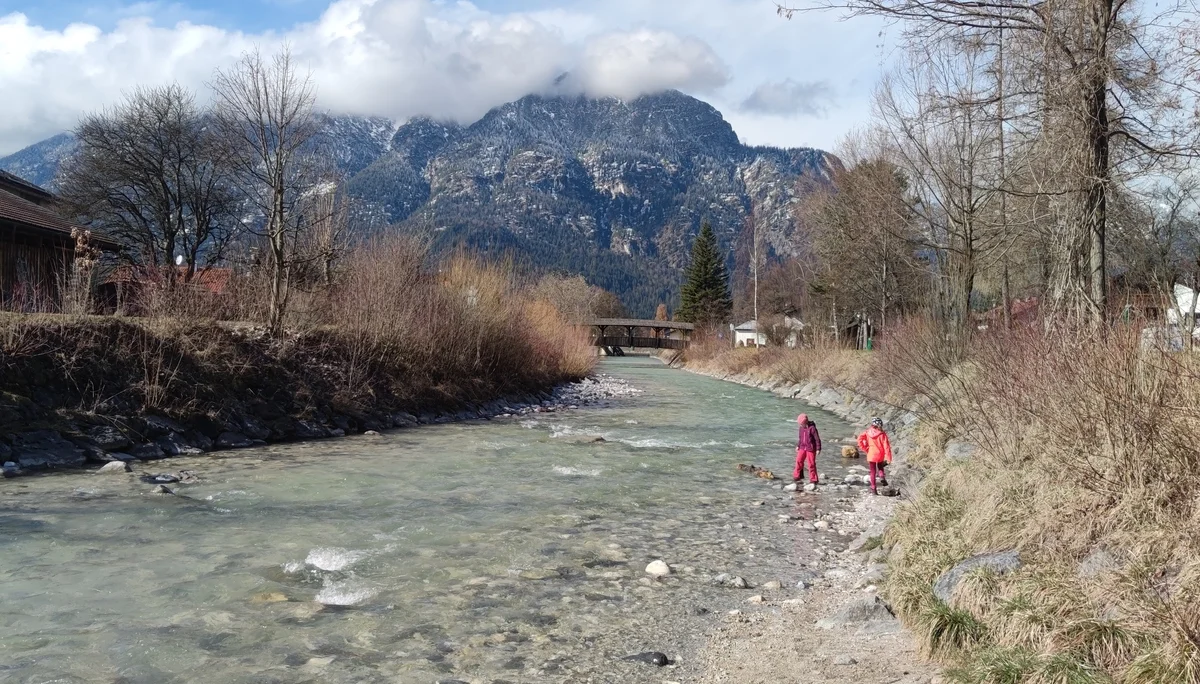 Am Fluss unterwegs | © Anna Schlappinger