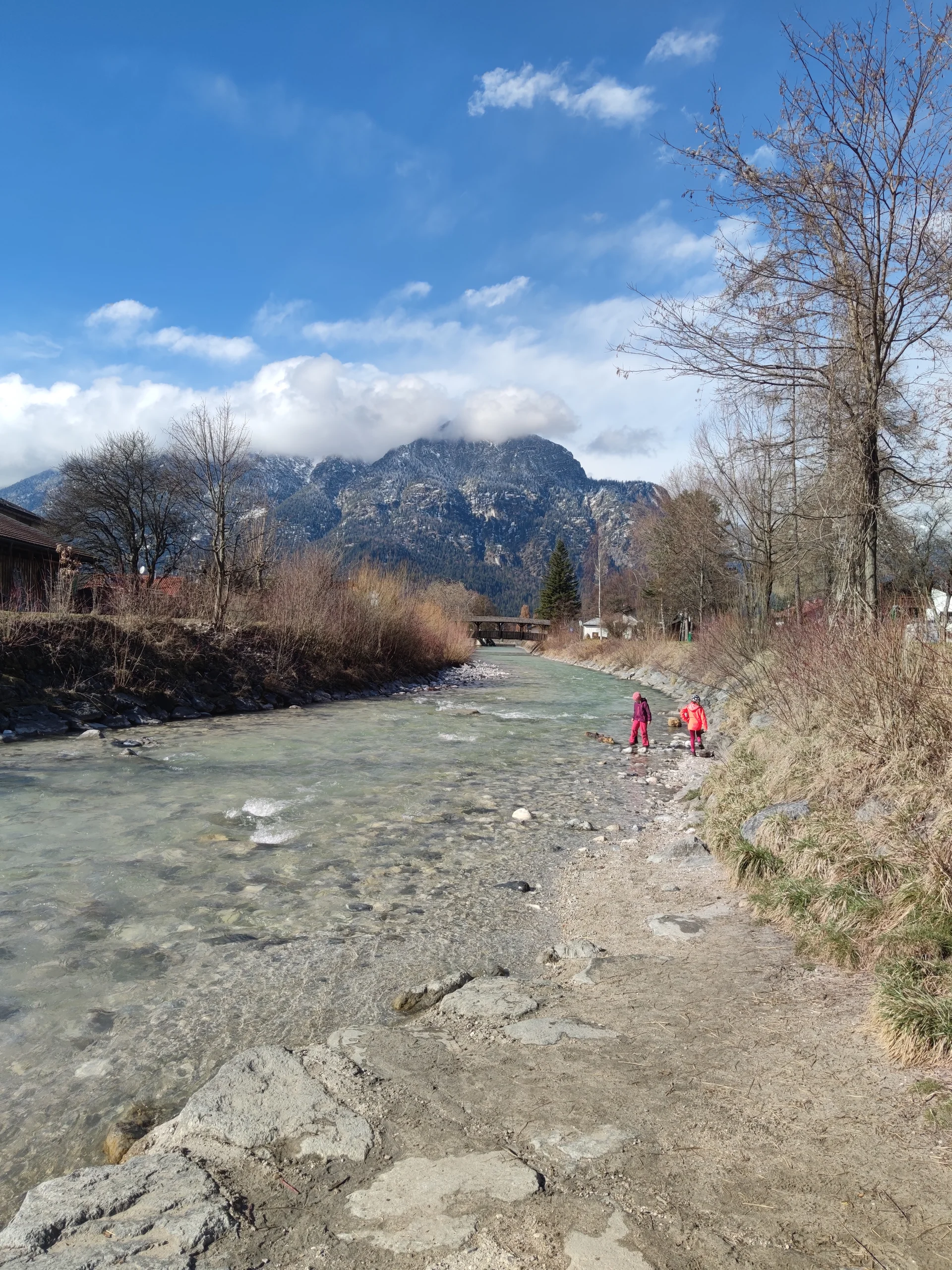 Am Fluss unterwegs | © Anna Schlappinger