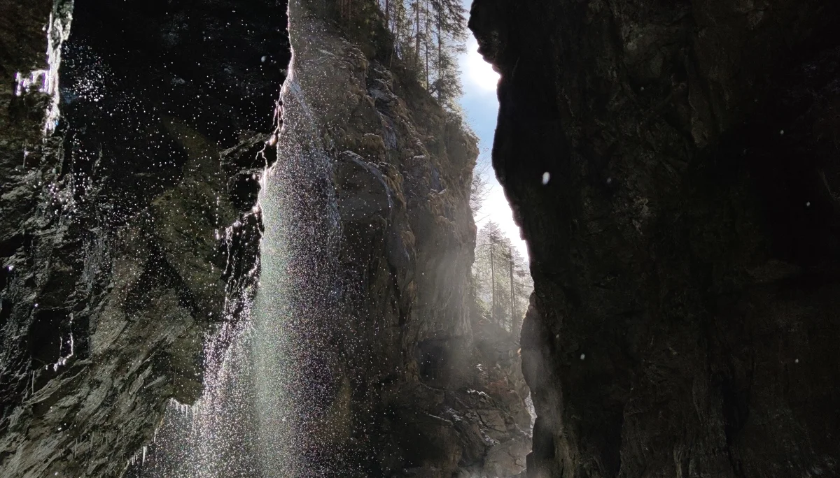 Ausblick durch die Partnachklamm | © Anna Schlappinger