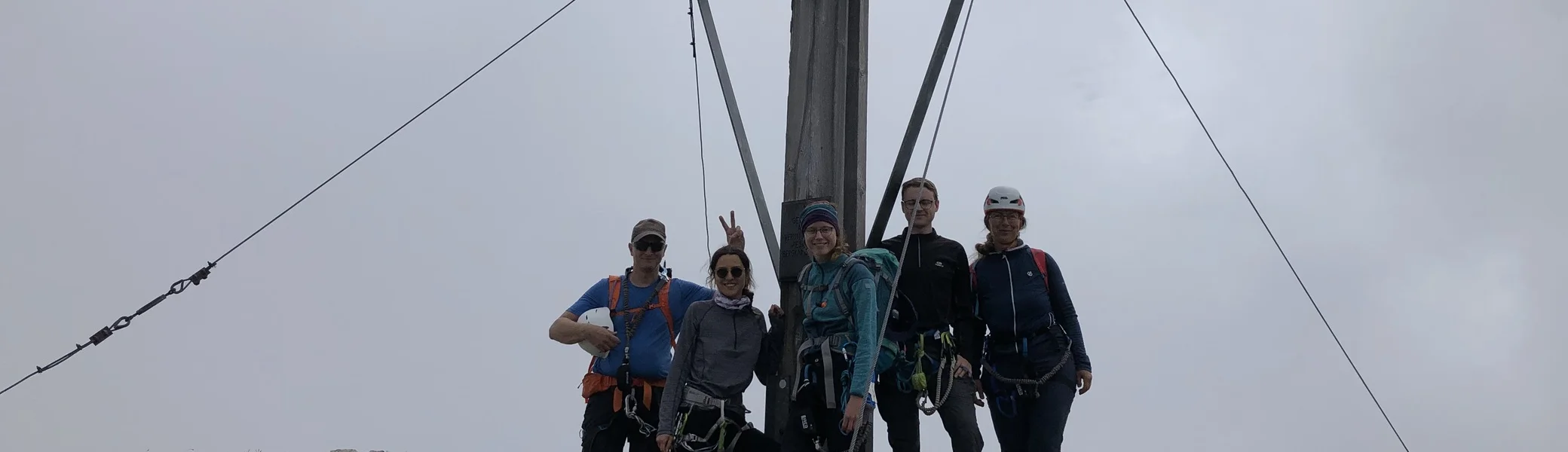 Jugendliche der Alpenvereinssektion Dingolfing absolvieren Klettersteig-Schulung im Rofan-Gebirge | © Kiermeier Christian