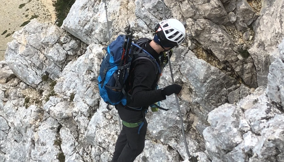 Jugendliche der Alpenvereinssektion Dingolfing absolvieren Klettersteig-Schulung im Rofan-Gebirge | © Kiermeier Christian
