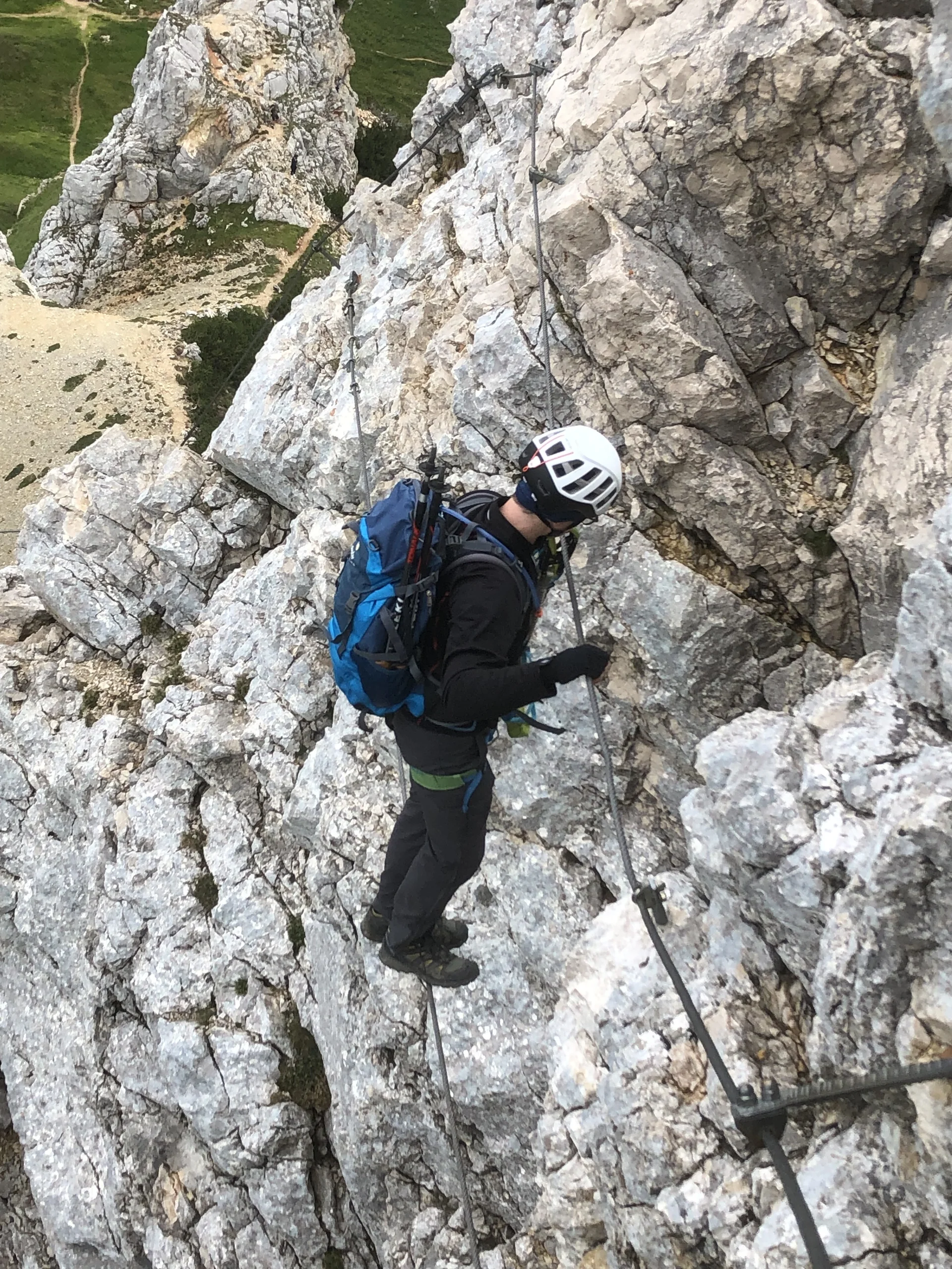 Jugendliche der Alpenvereinssektion Dingolfing absolvieren Klettersteig-Schulung im Rofan-Gebirge | © Kiermeier Christian