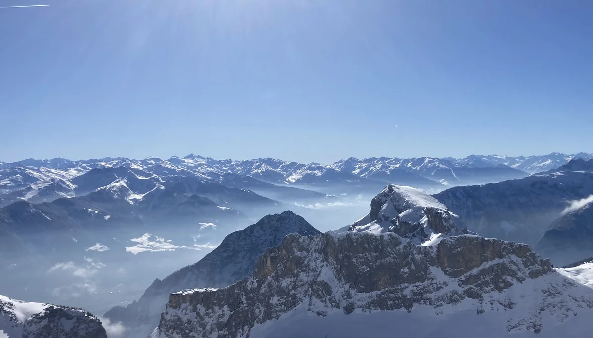 Jugendliche der Alpenvereinssektion Dingolfing absolvieren Klettersteig-Schulung im Rofan-Gebirge | © Kiermeier Christian
