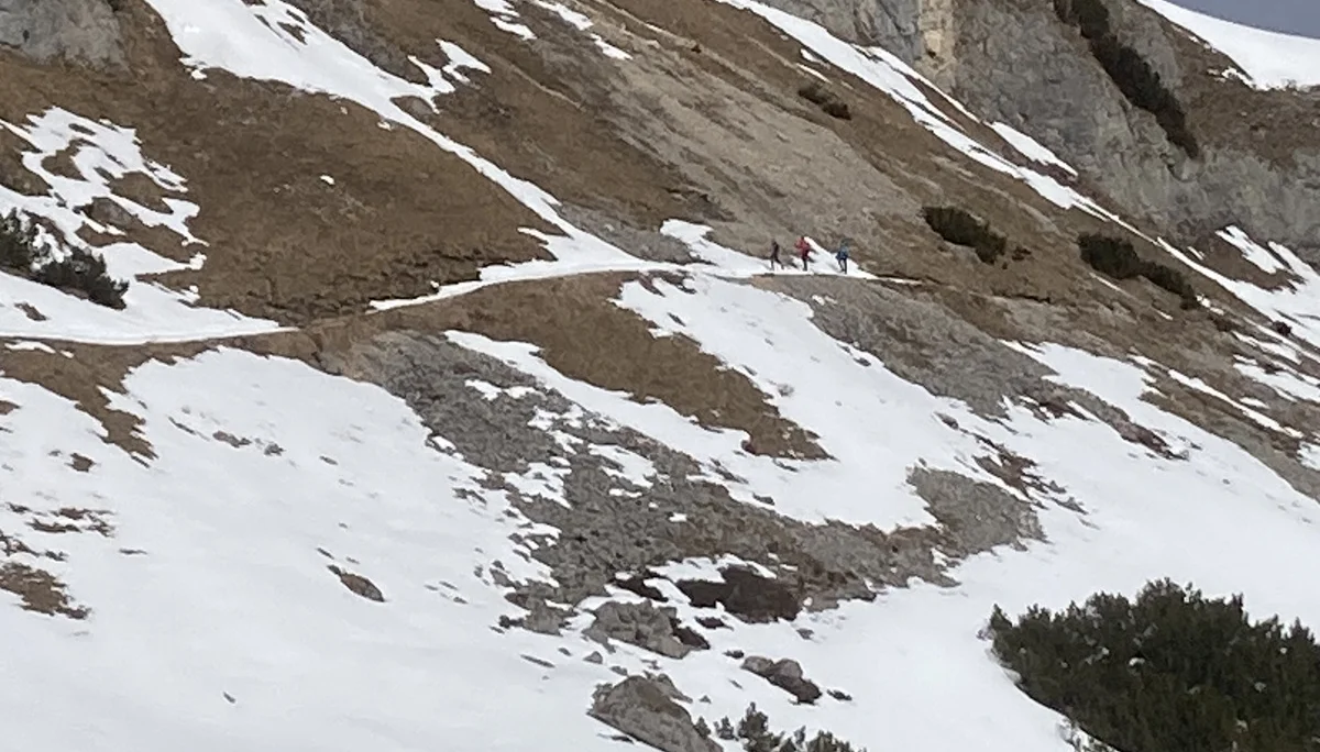 Jugendliche der Alpenvereinssektion Dingolfing absolvieren Klettersteig-Schulung im Rofan-Gebirge | © Kiermeier Christian