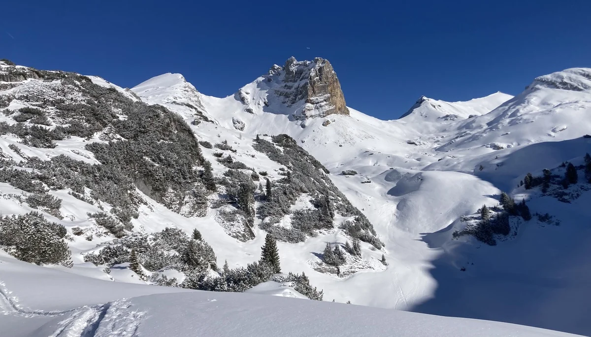 Jugendliche der Alpenvereinssektion Dingolfing absolvieren Klettersteig-Schulung im Rofan-Gebirge | © Kiermeier Christian