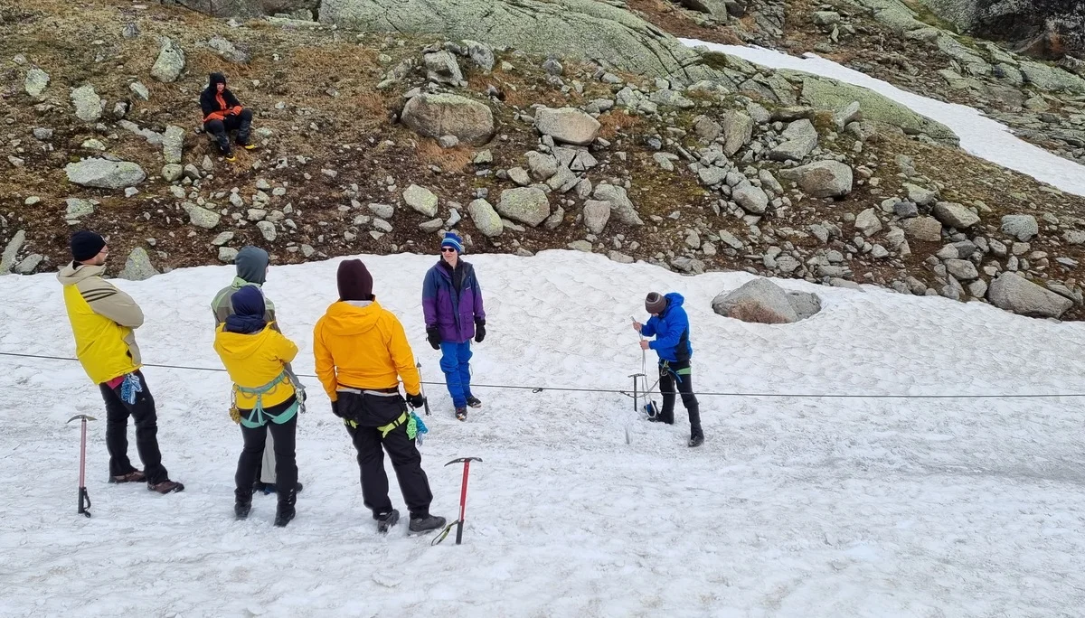 Spaltenbergung, Rutschversuche | © Ernst Konrad