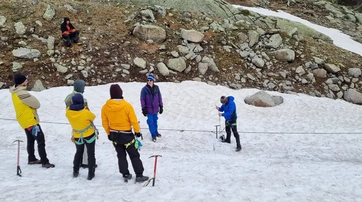 Spaltenbergung, Rutschversuche | © Ernst Konrad