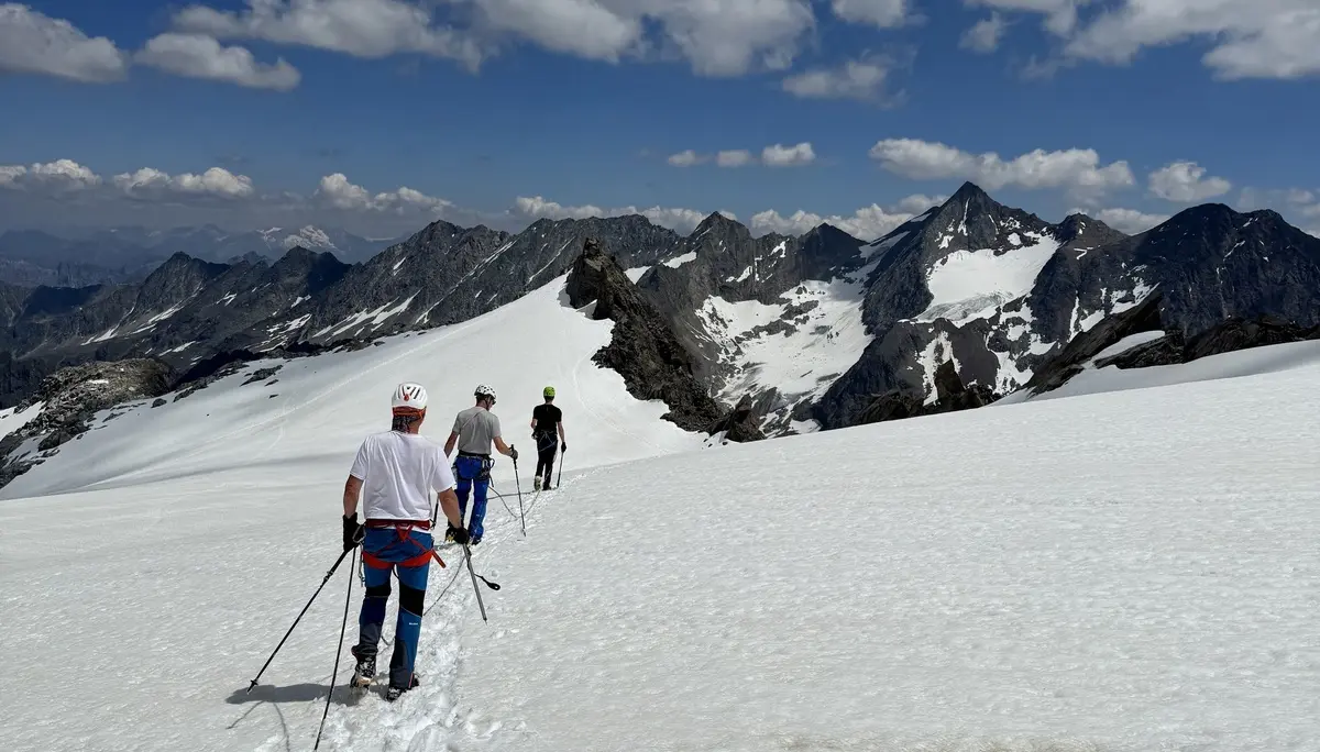 Gletscherkurs des DAV Dingolfing bei Kaiserwetter | © Ernst Konrad
