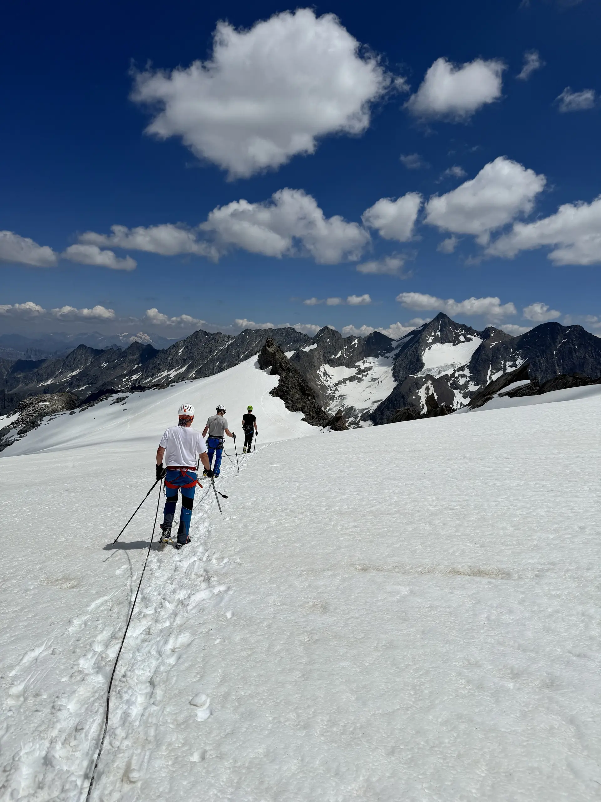 Gletscherkurs des DAV Dingolfing bei Kaiserwetter | © Ernst Konrad