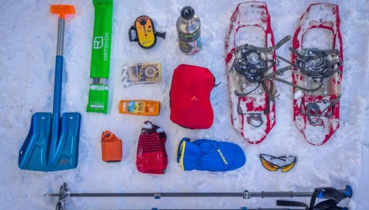 Ausrüstung für eine Winterwanderung mit Schneeschuhen | © DAV / Silvan Metz